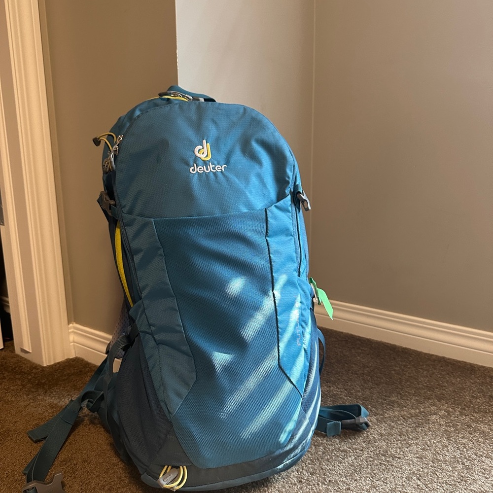 Deuter Futura 24 Litre Backpack (Teal colour)